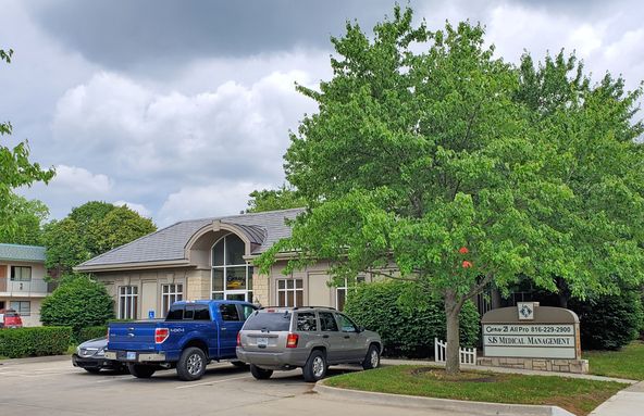 1201 NW North Ridge Dr, Blue Springs, MO 64015